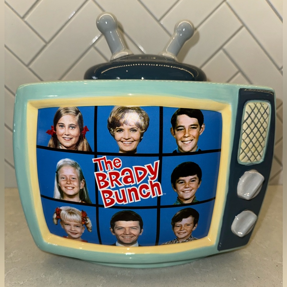 New In Box Collectible The Brady Bunch Ceramic Cookie Jar by Westland Giftware